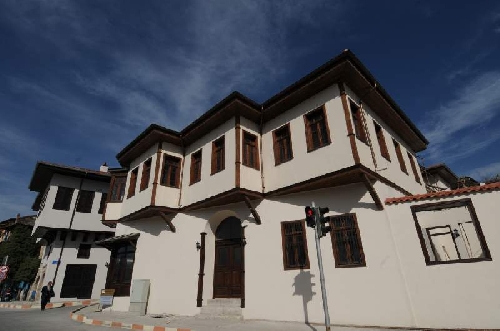 piribaslar-kultur-ve-sanat-evi
