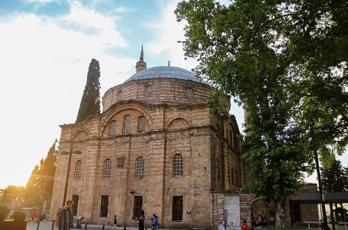 baba-sultan-camisi-ve-turbesi
