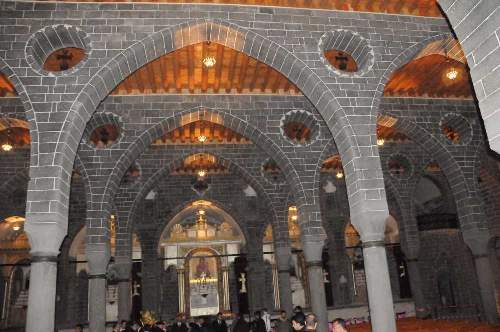 surp-giragos-ermeni-kilisesi