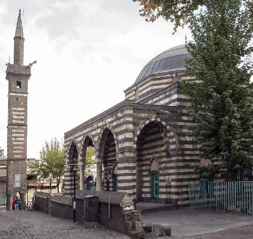 seyh-mutahhar-cami-dort-ayakli-minare
