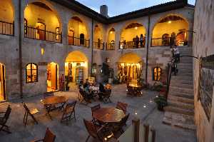gaziantep-tarihi-gumruk-han-yasayan-muze