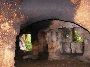 acisu-kaya-kilise