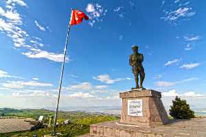kocatepe-ataturk-aniti-ve-kitabesi