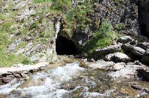 pinargozu-magarasi