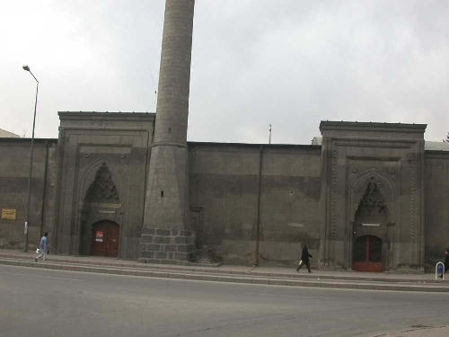 haci-kilic-camii-ve-medresesi