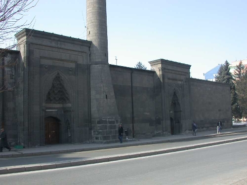 haci-kilic-camii-ve-medresesi