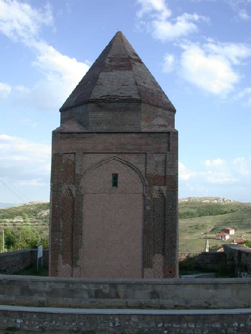 melikgazi-turbesi