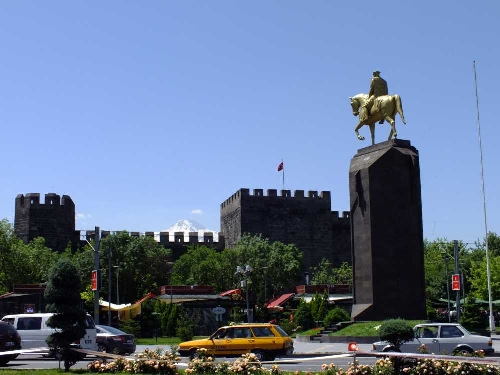kayseri-kalesi-ve-surlari