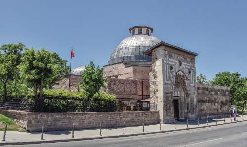 karatay-medresesi-cini-eserler-muzesi