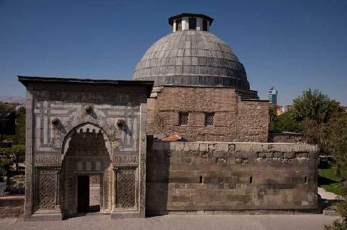 karatay-medresesi-cini-eserler-muzesi