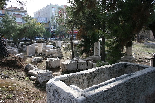 manisa-akhisar-muzesi-ve-akhisar-tepe-mezarligi