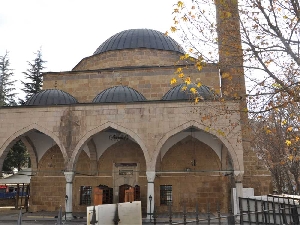 disari-cami-celebi-husamettin