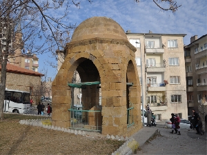 dortayak-turbesi