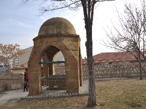 dortayak-turbesi