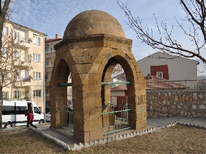 dortayak-turbesi