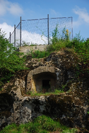 sucuali-kaya-mezari