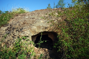 camas-hisarbey-koyu-kaya-mezari