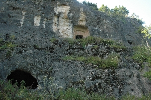 dikenlice-kaya-mezarlari