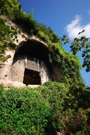tozkoparan-kaya-mezari