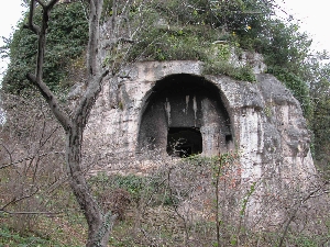 tozkoparan-kaya-mezari