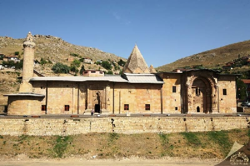 divrigi-ulu-cami-ve-darussifasi