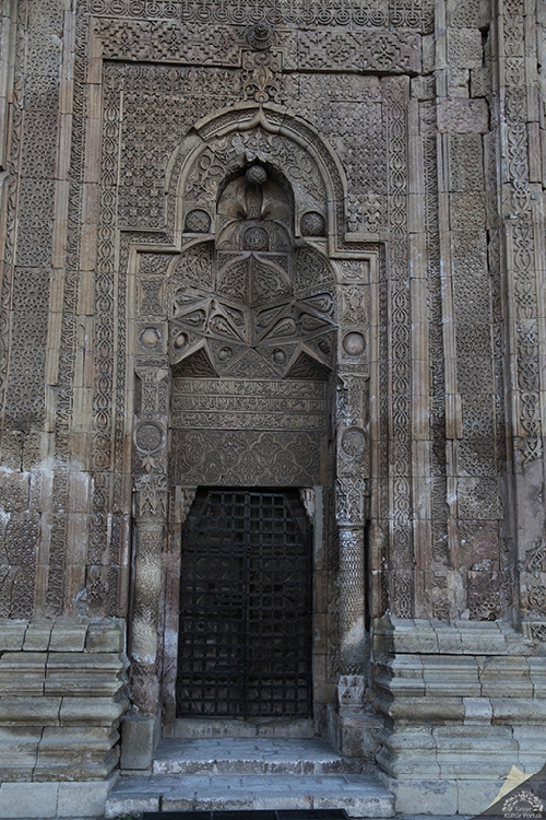 divrigi-ulu-cami-ve-darussifasi