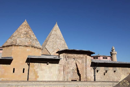divrigi-ulu-cami-ve-darussifasi