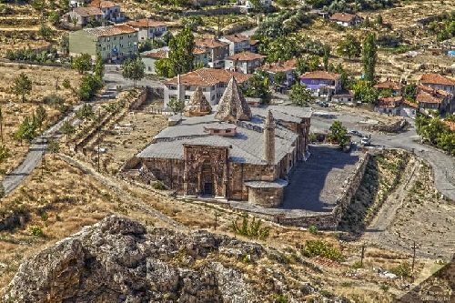 divrigi-ulu-cami-ve-darussifasi