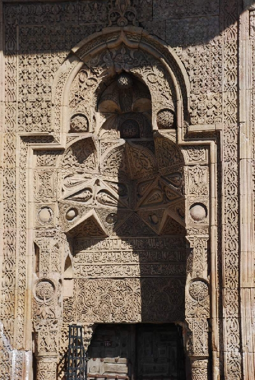 divrigi-ulu-cami-ve-darussifasi