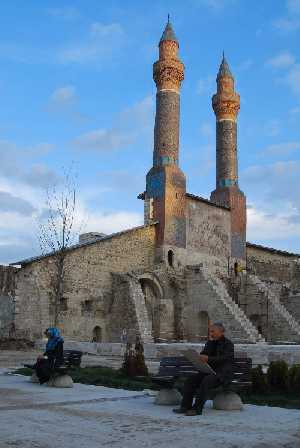 cifte-minareli-medrese