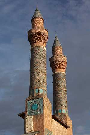 cifte-minareli-medrese
