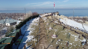 edremit-kiz-kalesi-seyir-terasi