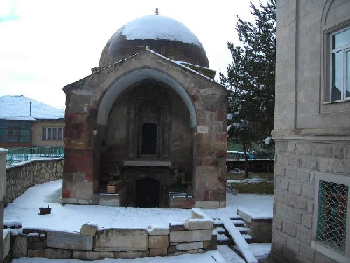 cayiralan-cerkez-bey-turbesi