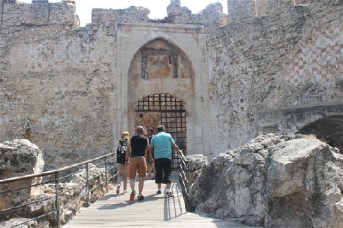 alanya-kalesi-ana-giris-kapisi-ve-burc-yapisi