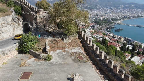 alanya-kalesi-ana-giris-kapisi-ve-burc-yapisi
