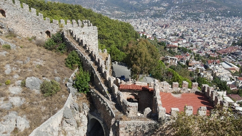 alanya-kalesi-ana-giris-kapisi-ve-burc-yapisi