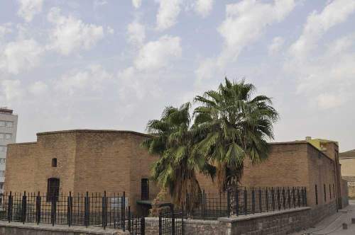 kirmizi-medrese